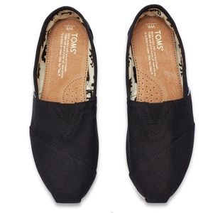 Black Canvas Toms